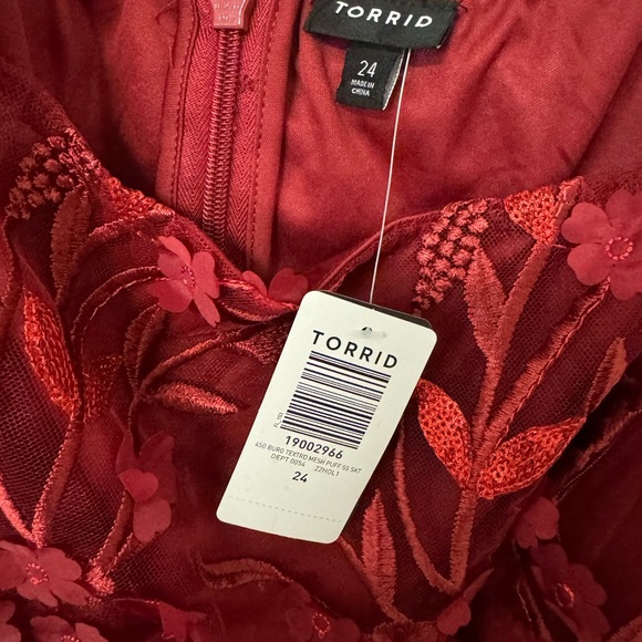 Torrid Mini Textured Floral 3D Flower Embroidery Mesh Puff Sleeve Skater Dress - Picture 2 of 11